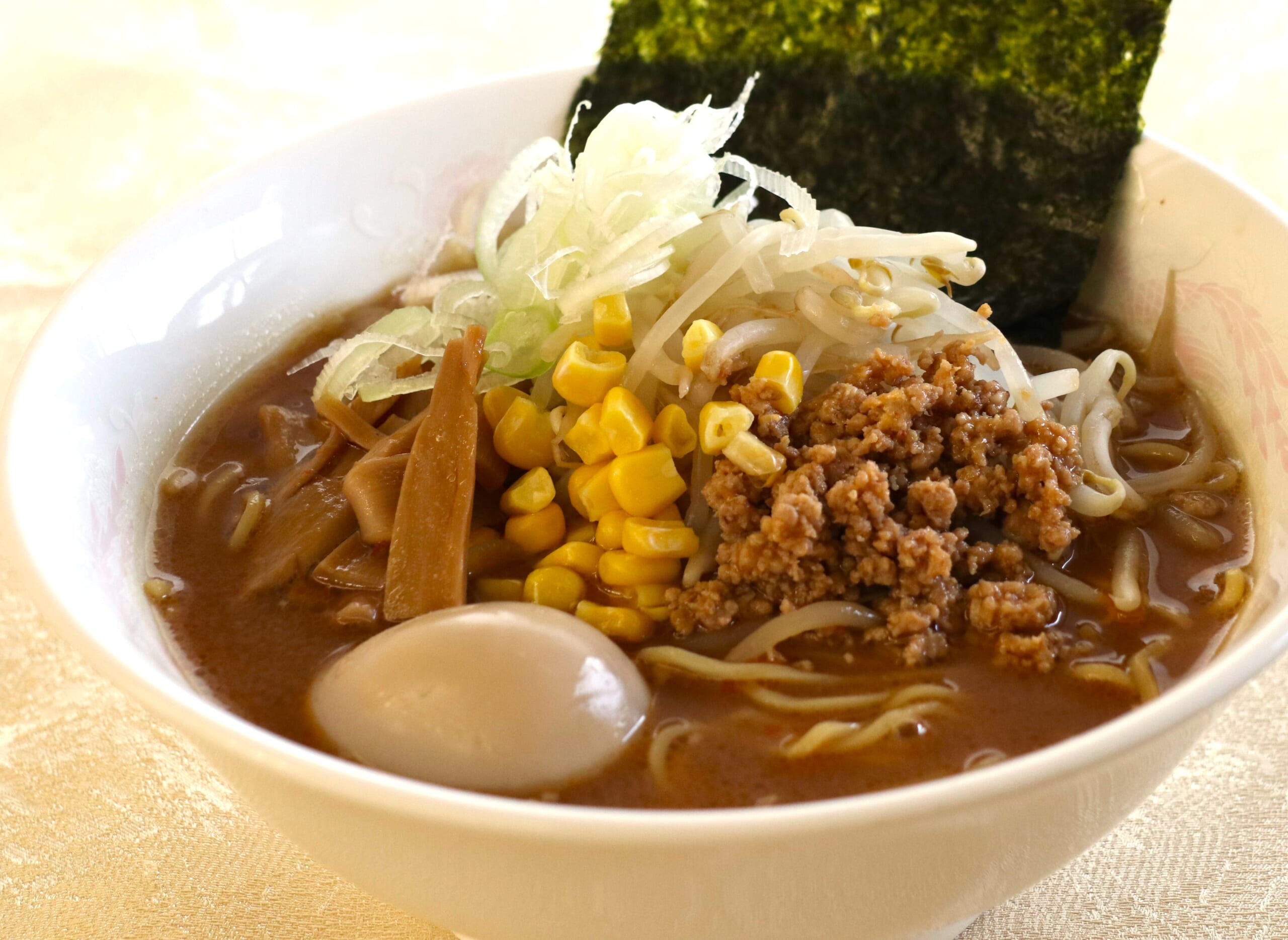 写真:新メニュー 濃厚 味噌ラーメン(相模原ゴルフクラブのレストラン)